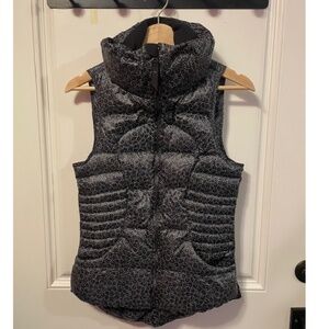 LULULEMON FLUFIN AWESOME VEST - BLACK AND WHITE.